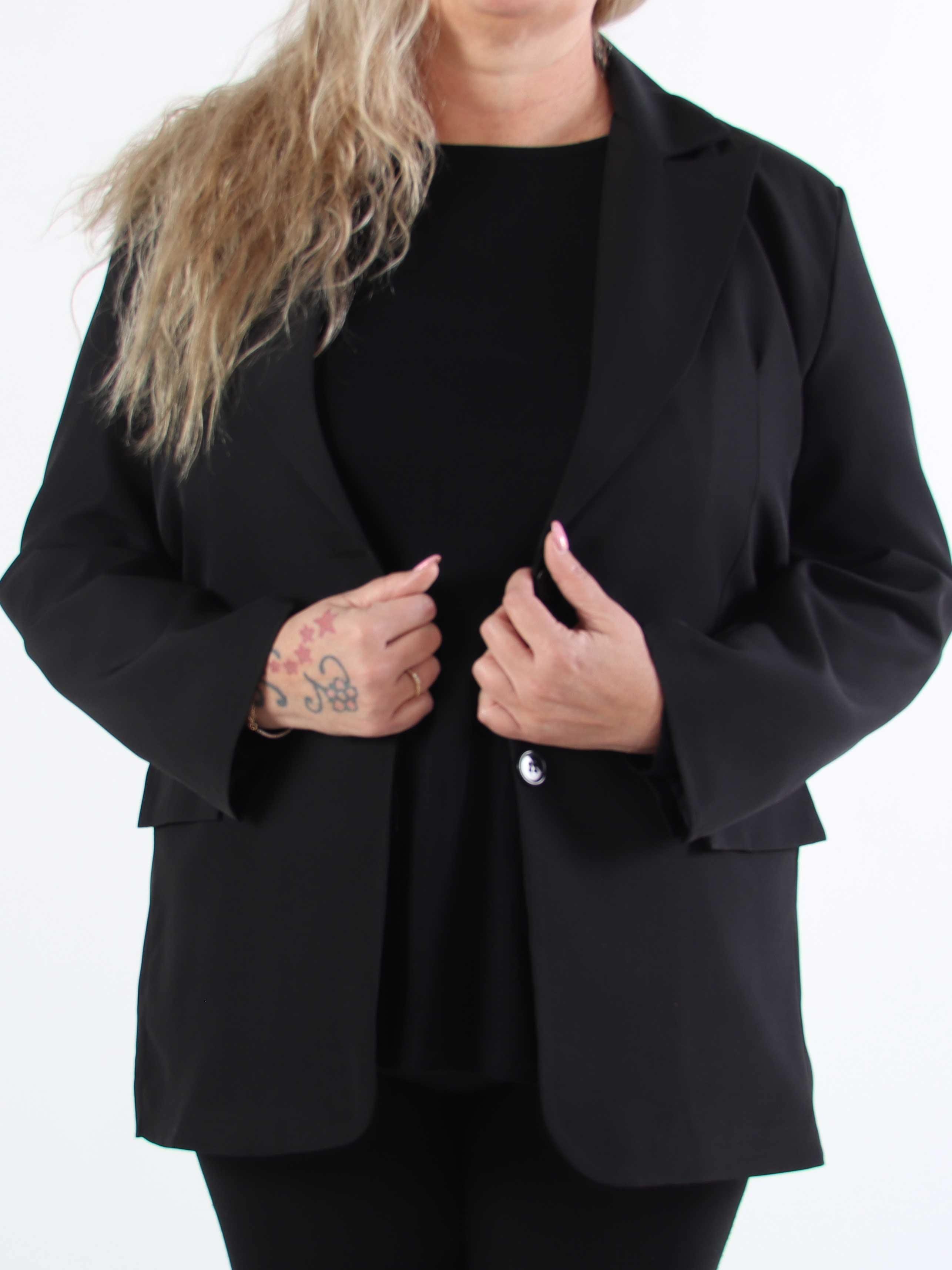 Kaisa - Farvet stilren blazer med knapper